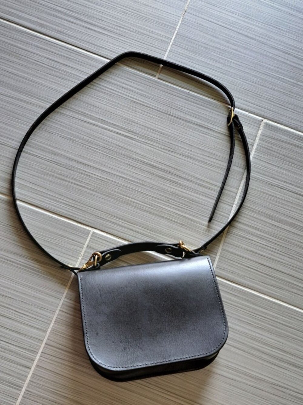 Howl + Hide Alice Crossbody Bag 2-In-1 Full Grain Leather Brass Black 8"x6"x3" - Picture 7 of 16